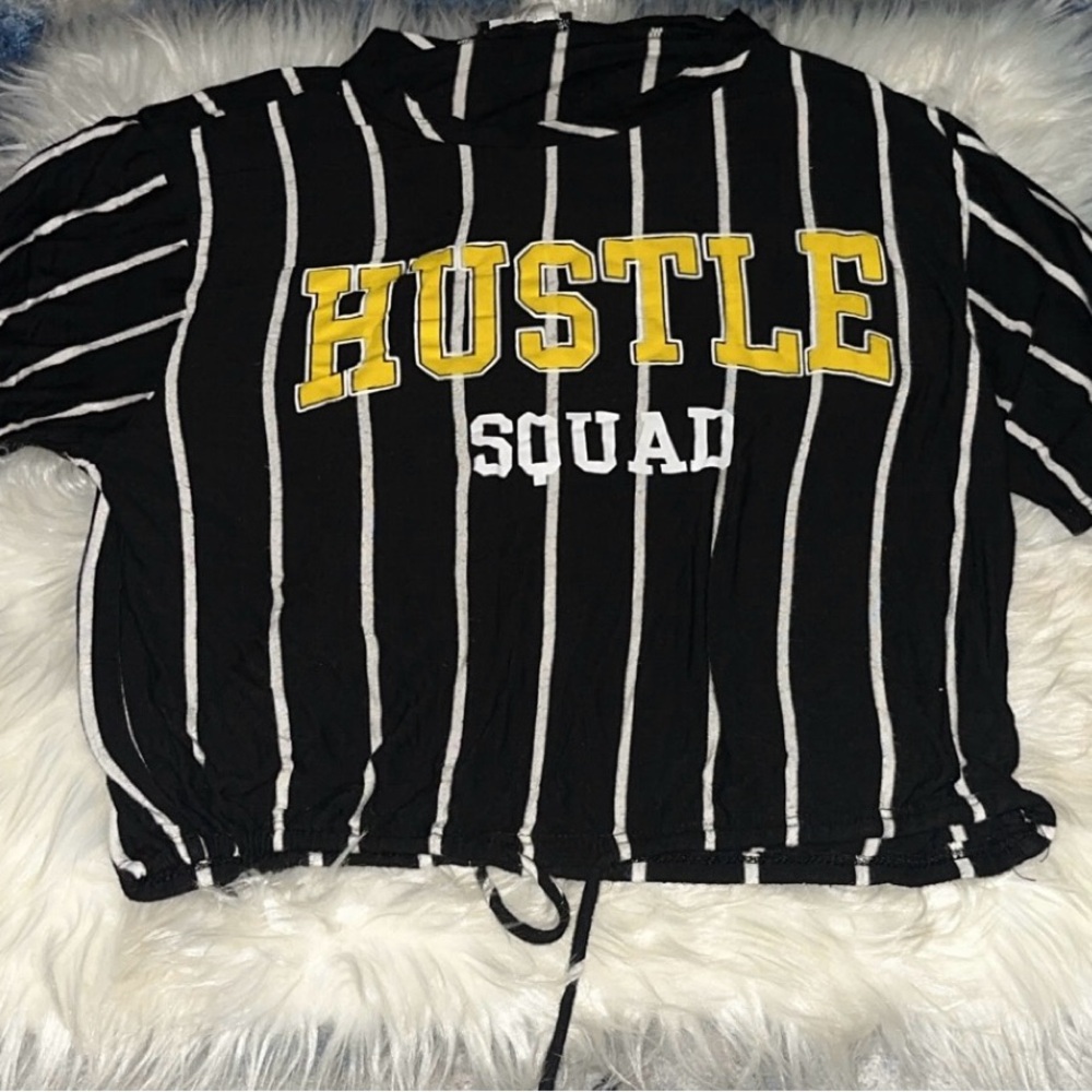 SELLING THIS CROPPED FASHION NOVA TOP